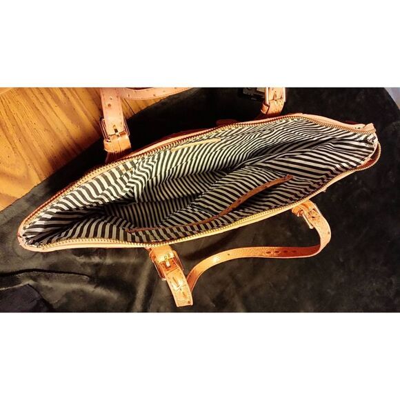 Elegant Orange Shoulder Bag - Picture 10 of 11